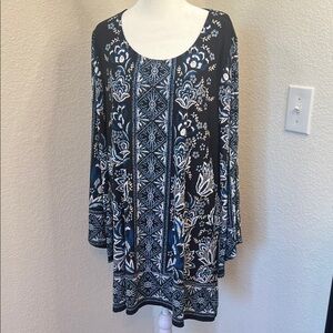 Elegant Black and White Floral Women's Top